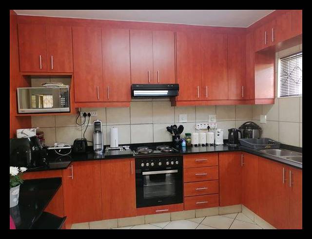 2 BEDROOM TOWNHOUSE FOR SALE IN VELD EN VLEI